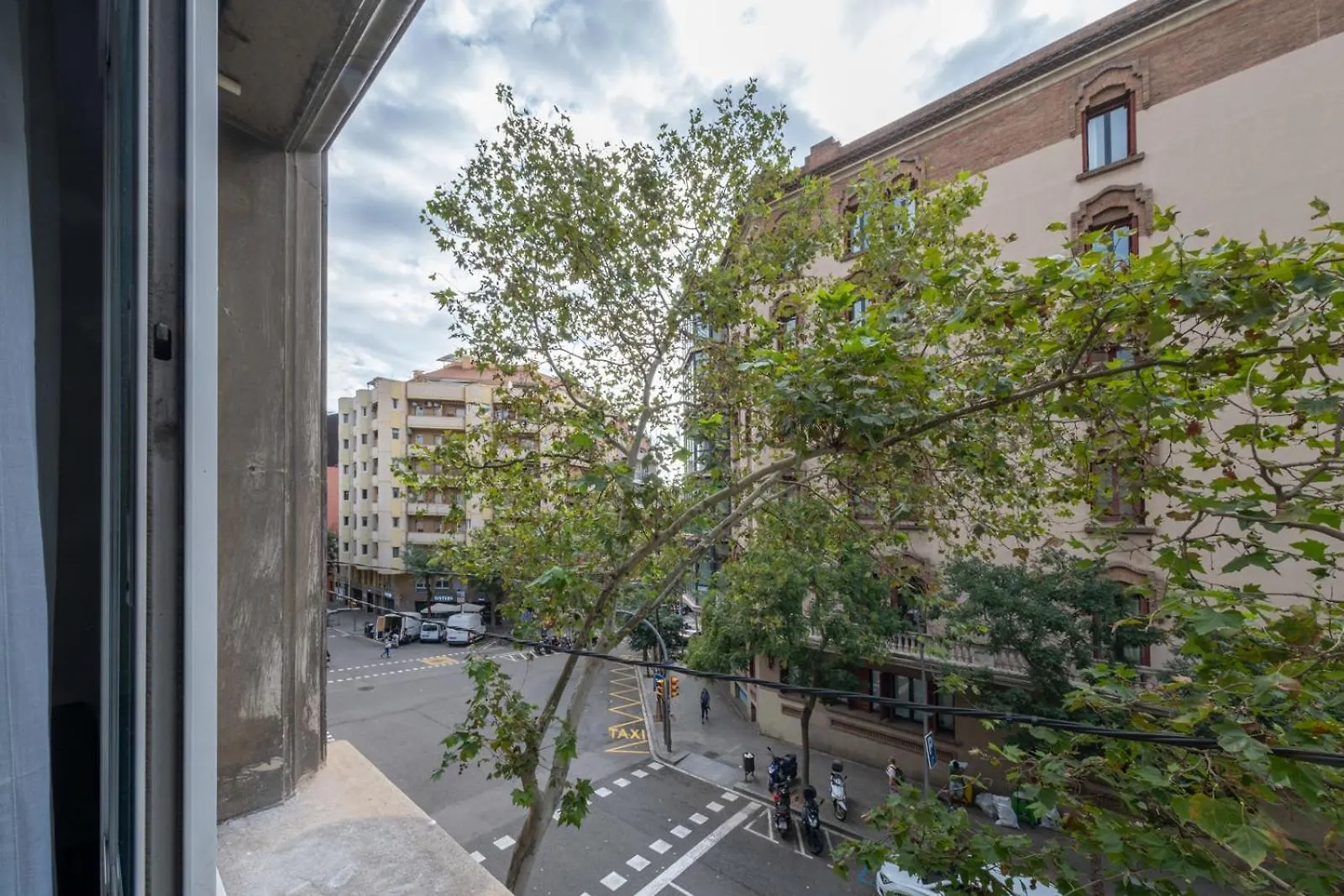 Bebarceloner Eixample Apartments- 4 Bedrooms Spain