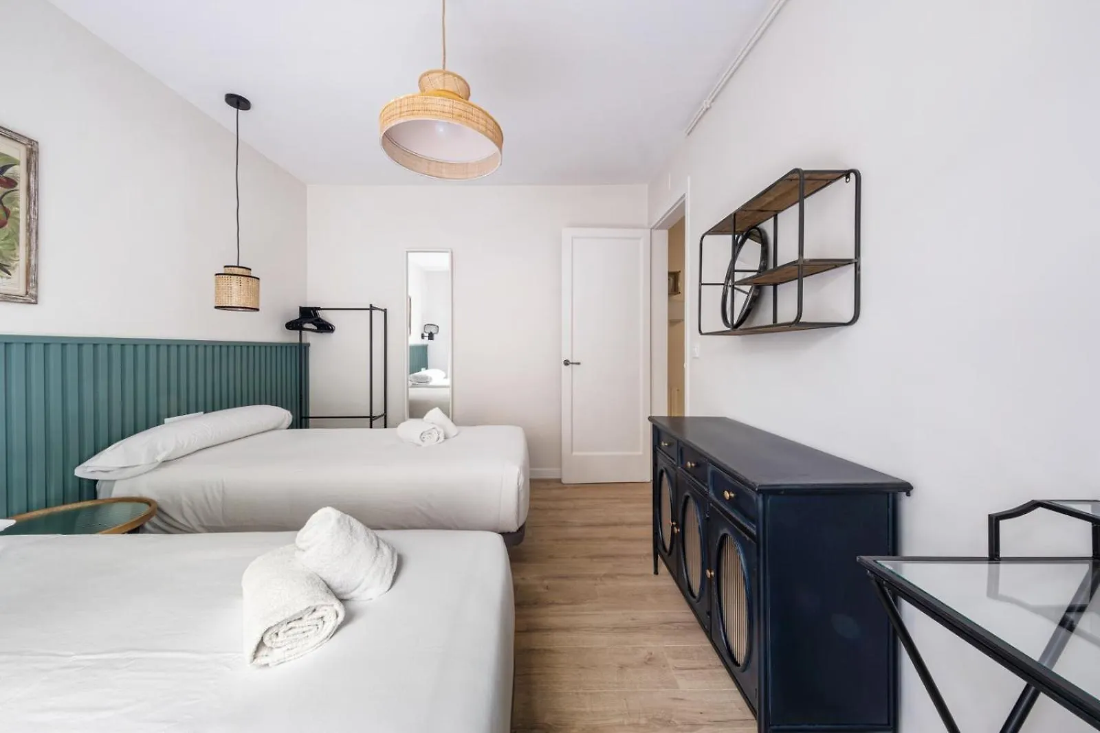 Bebarceloner Eixample Apartments- 4 Bedrooms Apartment Barcelona