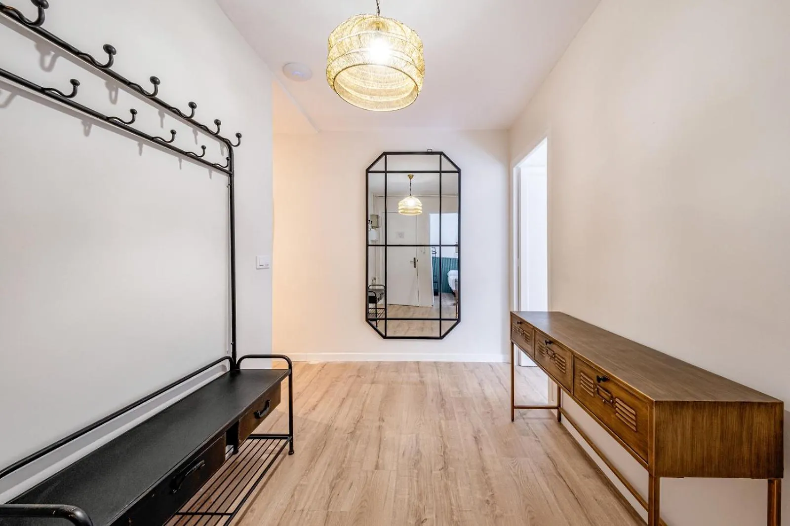 Apartment Bebarceloner Eixample Apartments- 4 Bedrooms