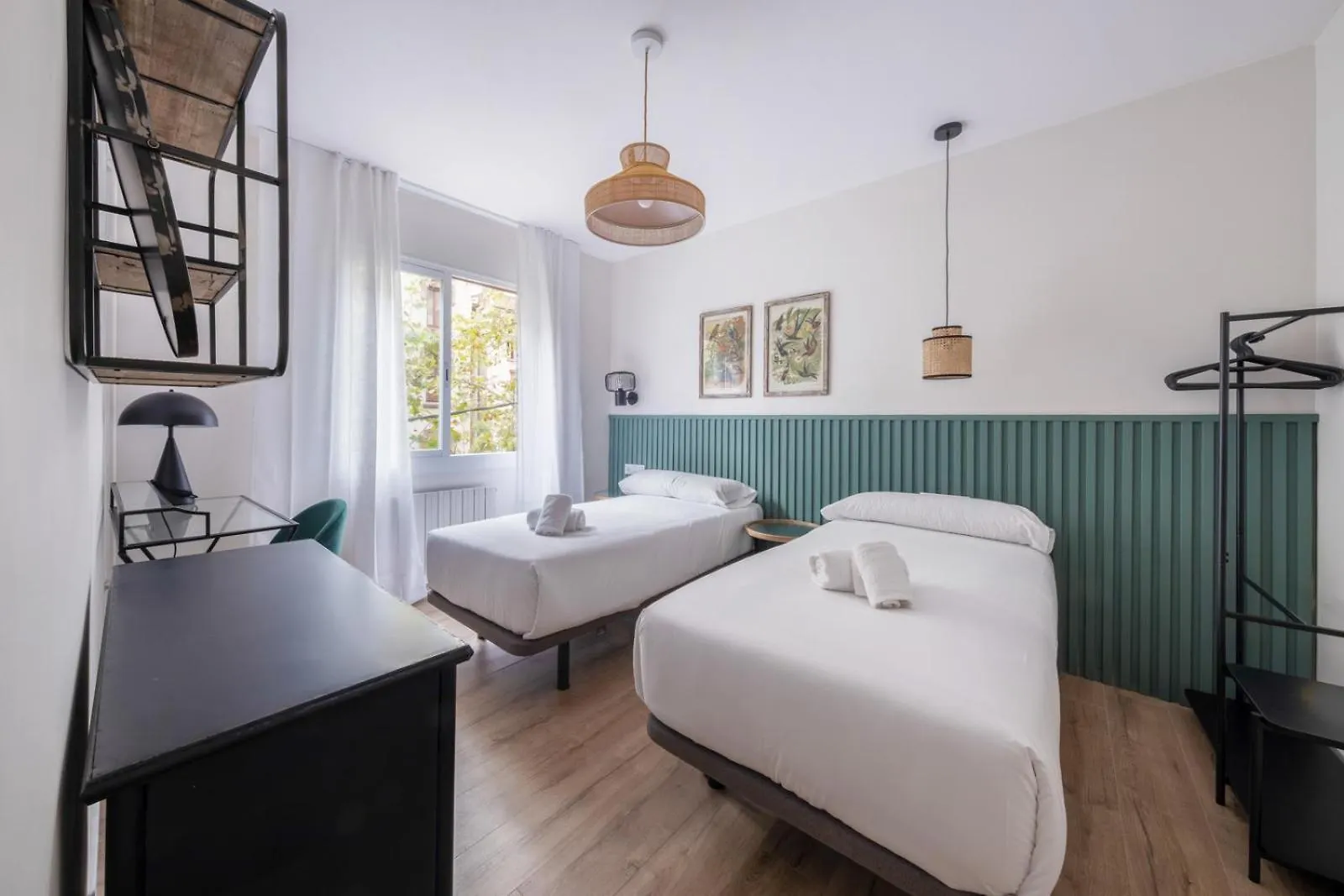 Apartment Bebarceloner Eixample Apartments- 4 Bedrooms