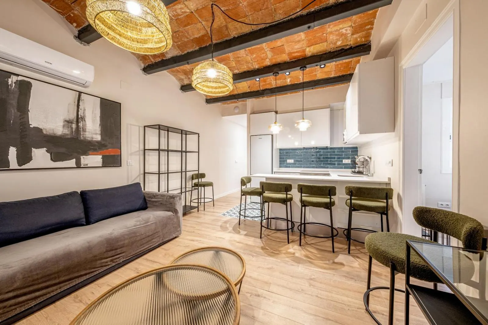 Bebarceloner Eixample Apartments- 4 Bedrooms contacts